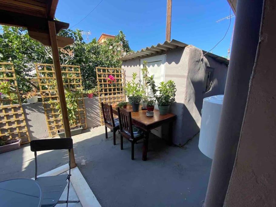 New! Flower Patio House 2 Bdr - Bbq - Wash Machine Lávrion Eksteriør bilde